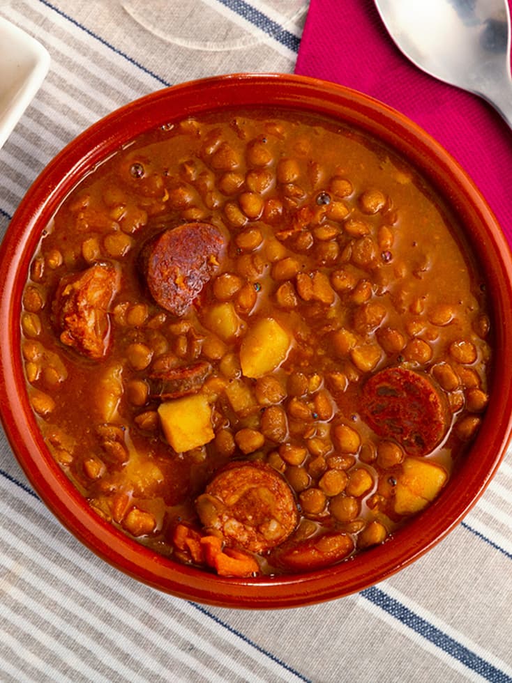 GUISO DE LEGUMBRES CON JAMÓN Y CHORIZO